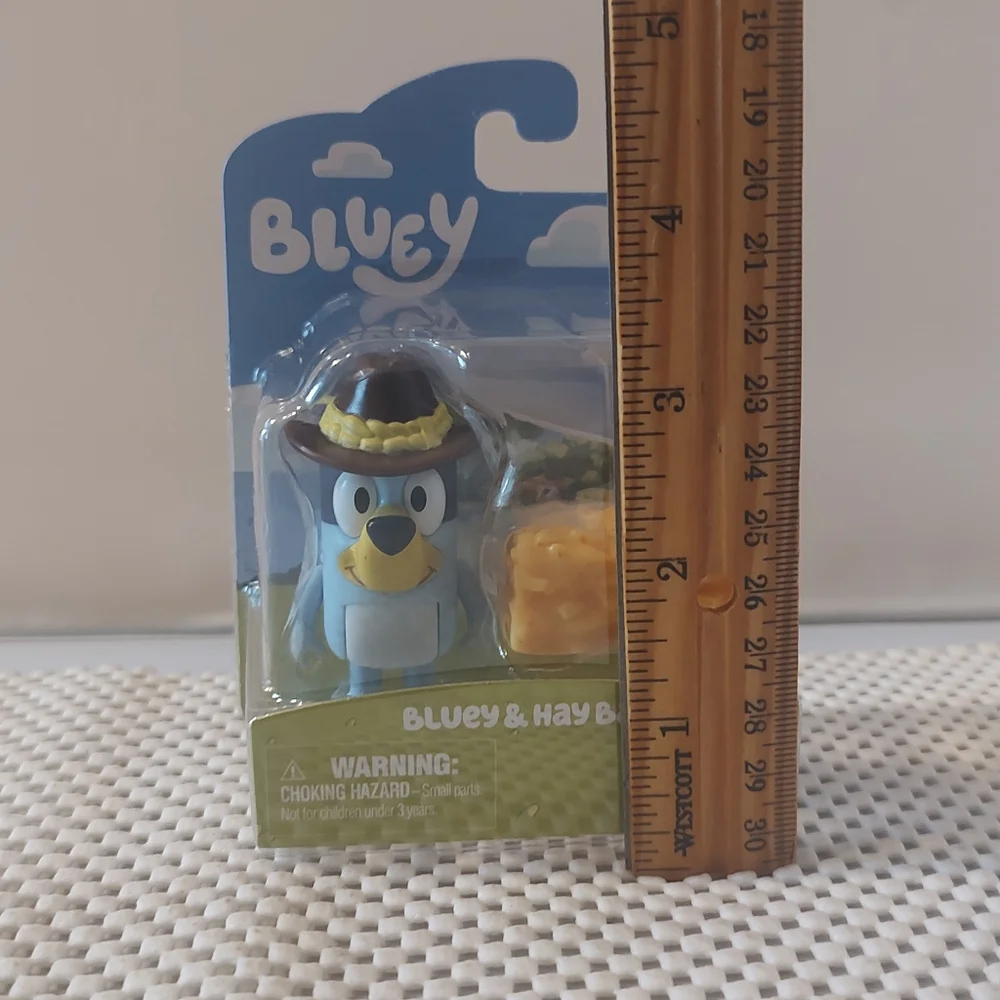 Bluey Cartoon Bluey & Hay Bale Figure NWT